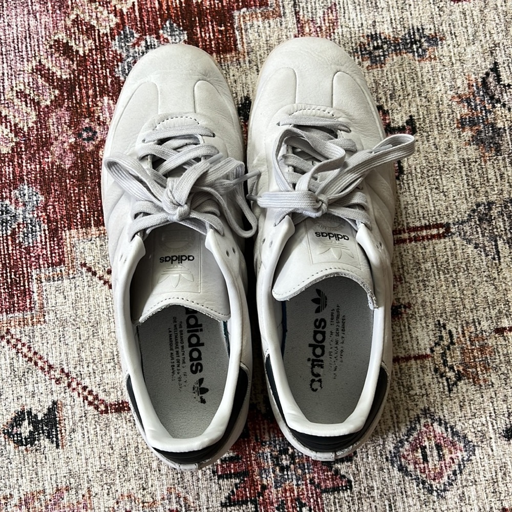 Adidas Samba - men’s size 7, women’s 8
